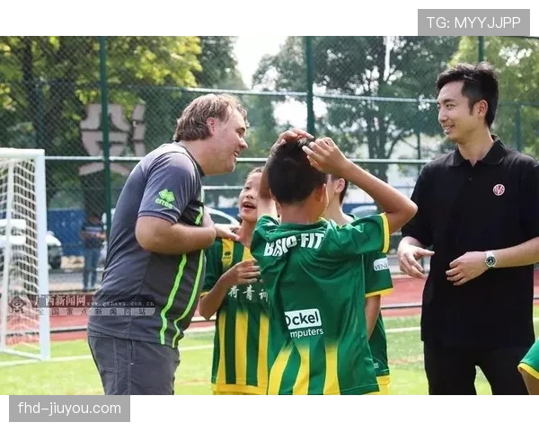 西班牙足协教练培训课程更新,新增“现代混合防守体系构建”高级模块 西班牙足协教练培训课程更新,新增“现代混合防守体系构建”高级模块